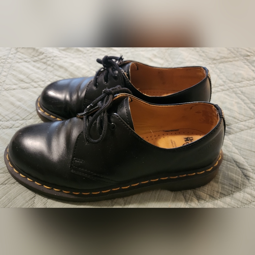 Oxford Dr. Martens UK Size 8 - Picture 2 of 2